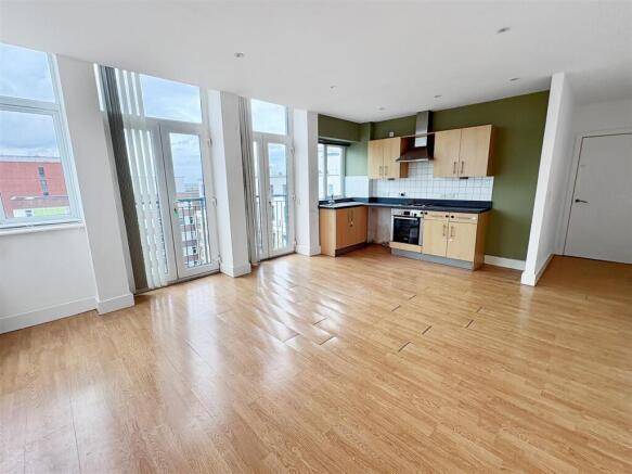 LOUNGE/KITCHEN