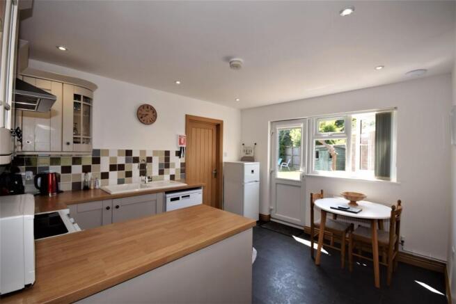 KITCHEN BREAKFAST RM.JPG