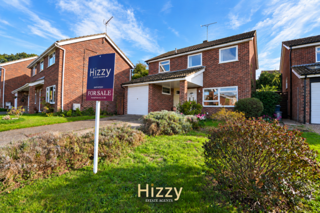 3-bed detached on Glanville Road, Hadleigh, Suffolk, £300,000