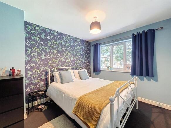 2 bed Flat for sale Image 6