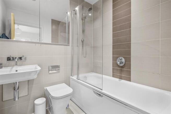 57 Chequers Avenue, HP11 1GD-5.jpg