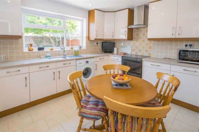 KITCHEN/BREAKFAST ROOM