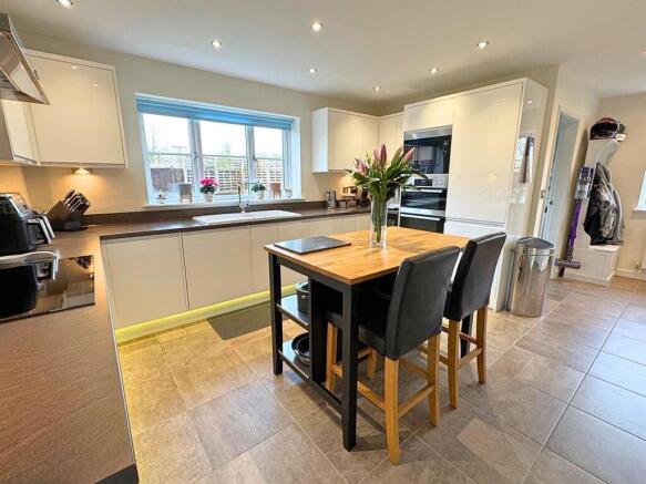 Kitchen/Breakfast Room