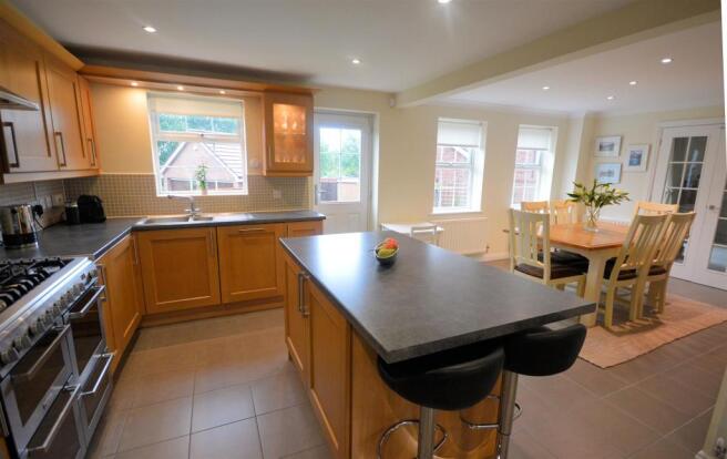 DINING KITCHEN 2.jpg