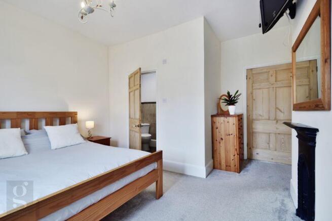 Main Bedroom - En-Suite
