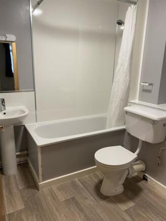 Flat 3 Bath.jpg