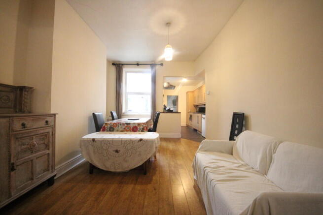 3 bed End of Terrace to rent Image 4