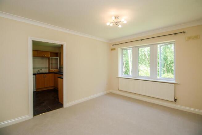 2 bed Apartment for sale Image 5