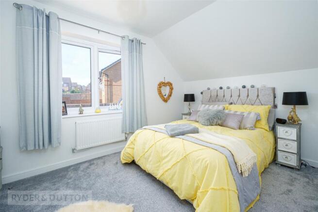 4 bed Detached for sale Image 11
