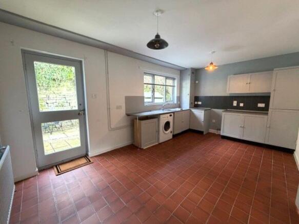 3 bed Semi-Detached for sale Image 4