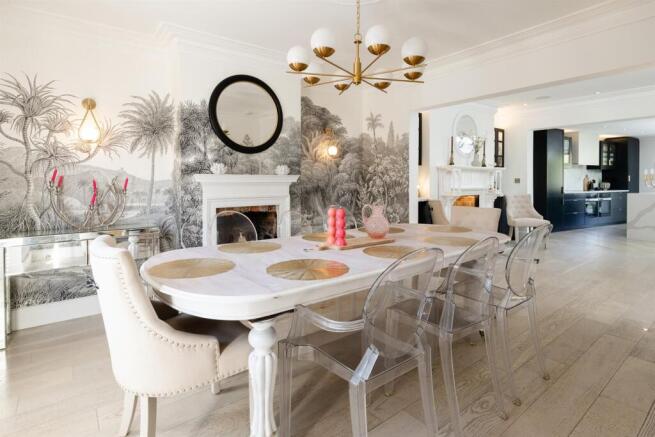 5 bed House for sale Image 8