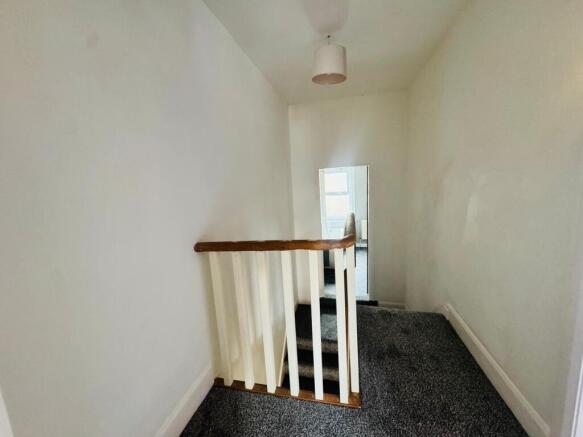 2 bed Terraced to rent Image 10