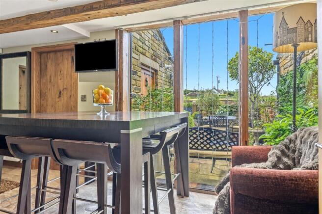 4 bed Semi-Detached for sale Image 7