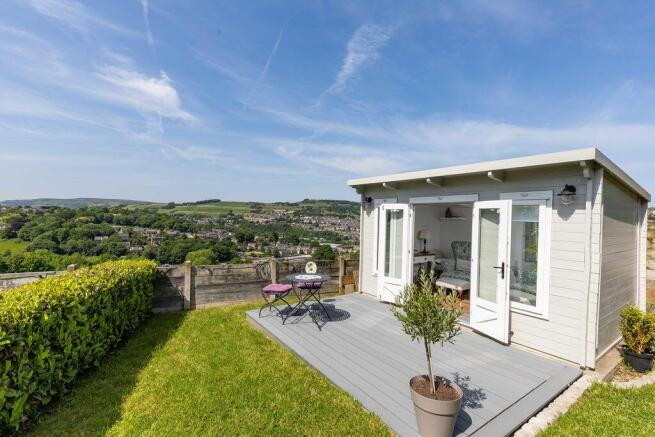 4 bed Detached for sale Image 4