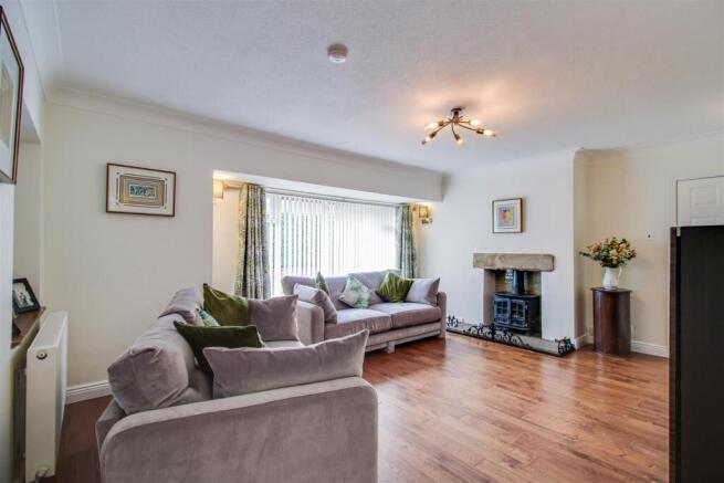 4 bed Detached Bungalow for sale Image 5