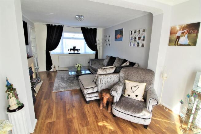 LOUNGE & DINING AREA