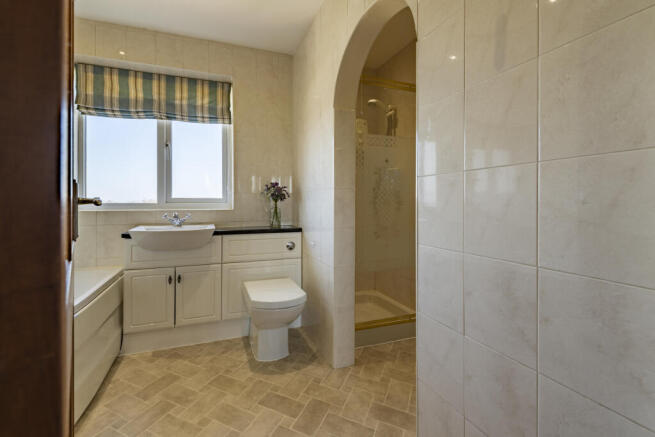 4 bed Detached for sale Image 10