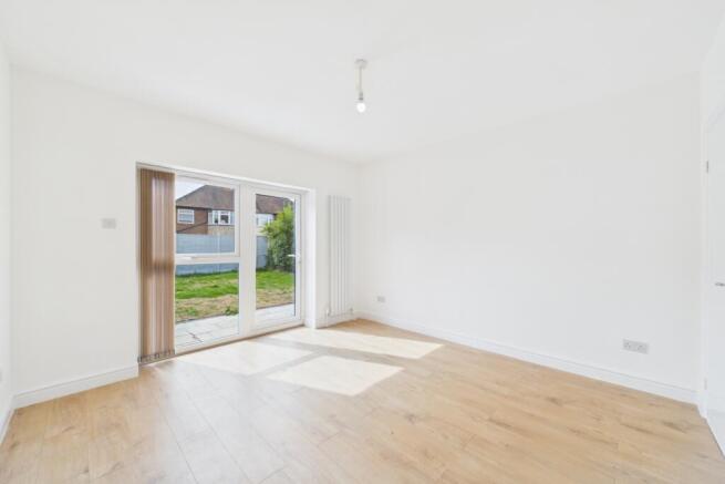 5 bed Semi-Detached to rent Image 11