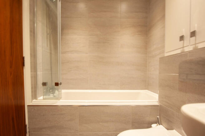1 bed Apartment to rent Image 12