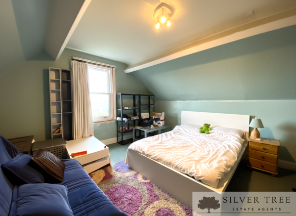 5 bed Semi-Detached for sale Image 10