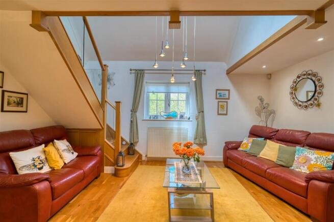 Entrance Hall/Dining Room