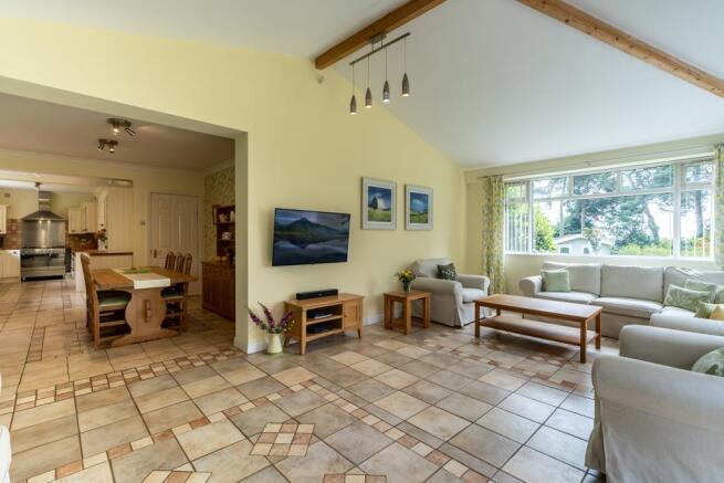 4 bed Detached for sale Image 12