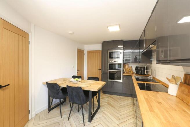 4 bed Town House for sale Image 6