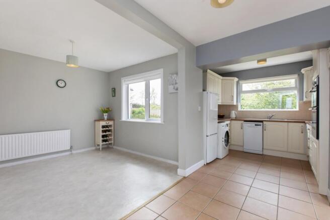 Kitchen/ Dining Room