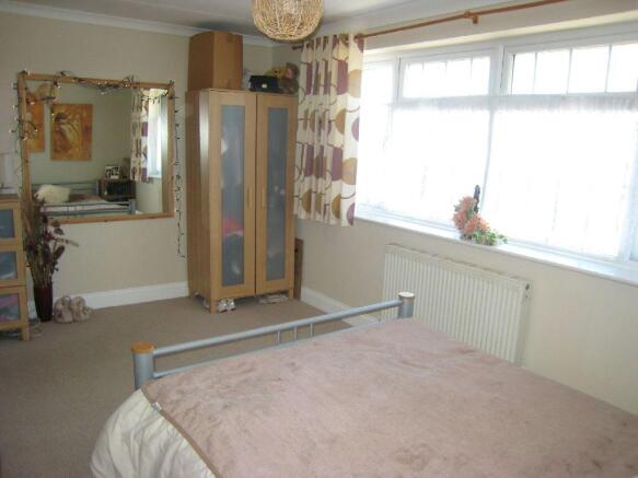 Bedroom 1 photo 2
