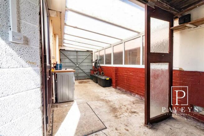 UTILITY GARAGE