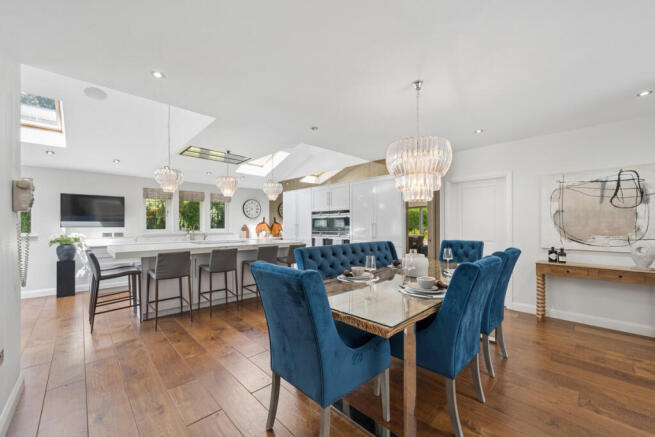 6 bed Detached for sale Image 5