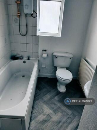 2 bed Terraced to rent Image 6