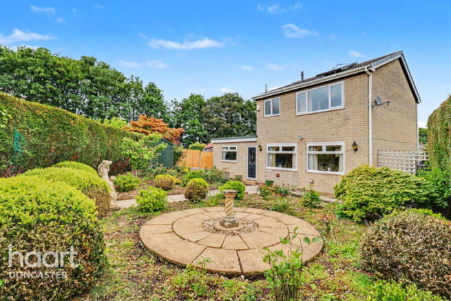 4 bed Detached for sale Image 4