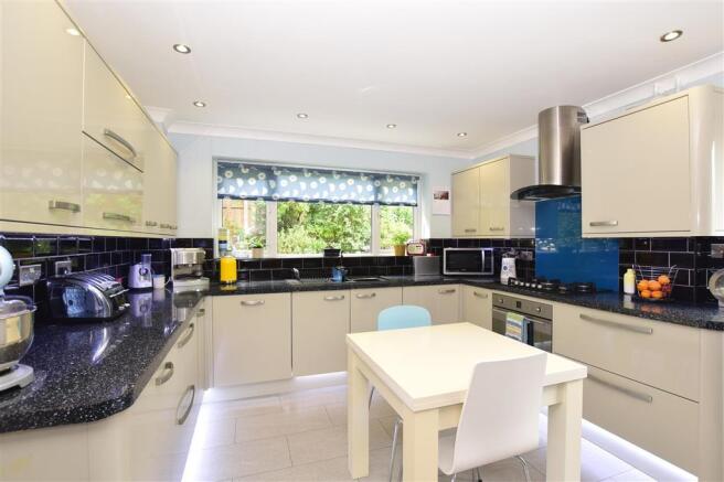 Kitchen/ Breakfast Room