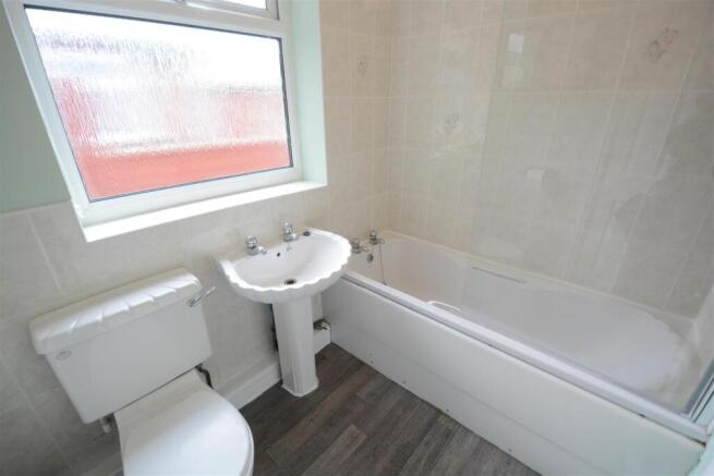 2 bed Terraced to rent Image 5