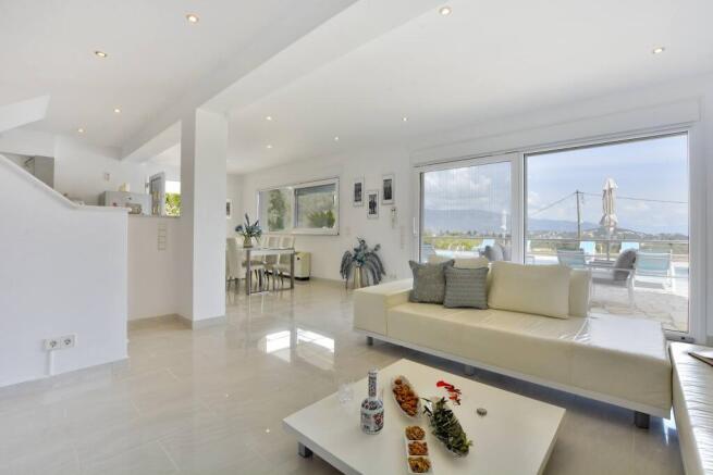 Sitting room to view