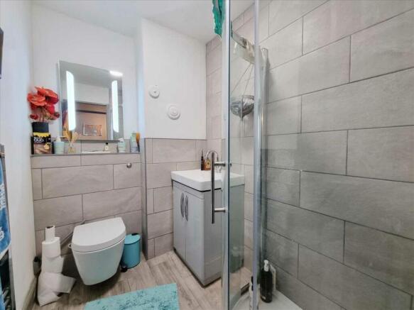 Shower Room: