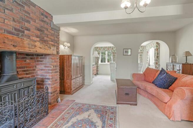 6 bed Detached for sale Image 5