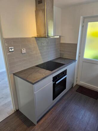 3 bed Semi-Detached to rent Image 8