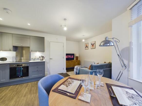 CAM01740G0-PR0135-STILL009