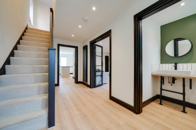4 Lindsay Close, ...