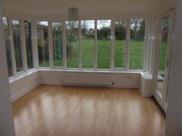 GARDEN/DINING ROOM