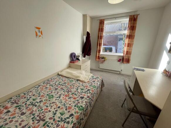 6 bed Terraced to rent Image 5