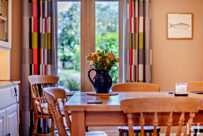 8616740-interiorW...