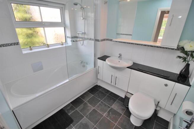 BATHROOM.JPG