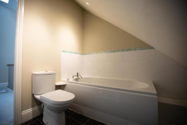 6 bed Semi-Detached for sale Image 11