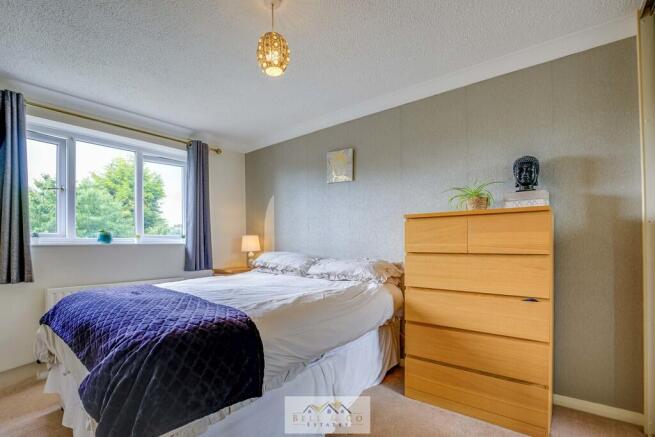 4 bed Detached for sale Image 11