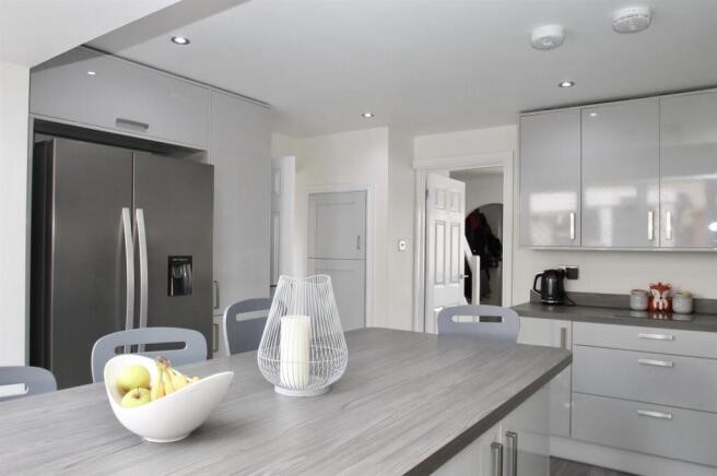 Kitchen 2.jpg