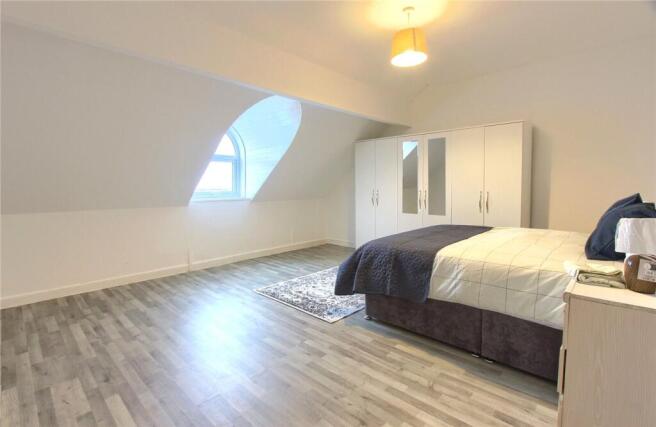 3 bed Flat for sale Image 5