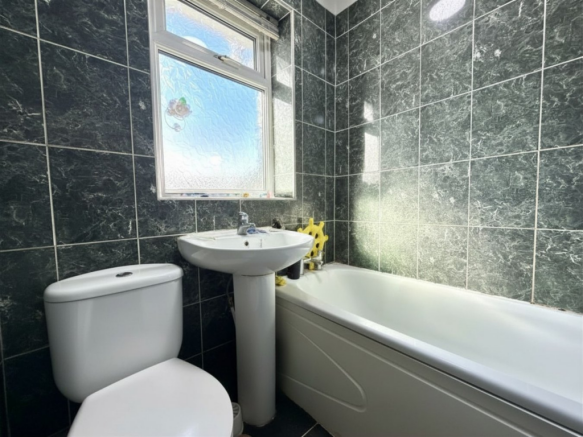 3 bed Semi-Detached for sale Image 4